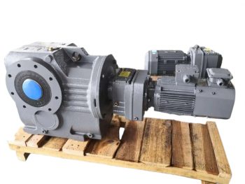 Electric motor and gearbox combination GKH87R57-Y0.12-4P-5239-M5-0°
