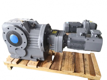 Electric motor and gearbox combination GKH57R37-Y0.12-4P-246-M6-180°