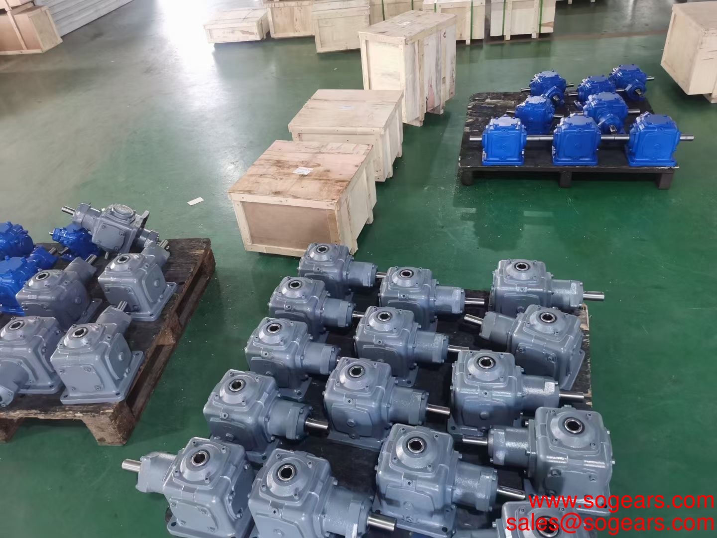 R series solid shaft helical worm gearbox tractor pto multiplier gearbox 22kw gearbox marine transmission gear box