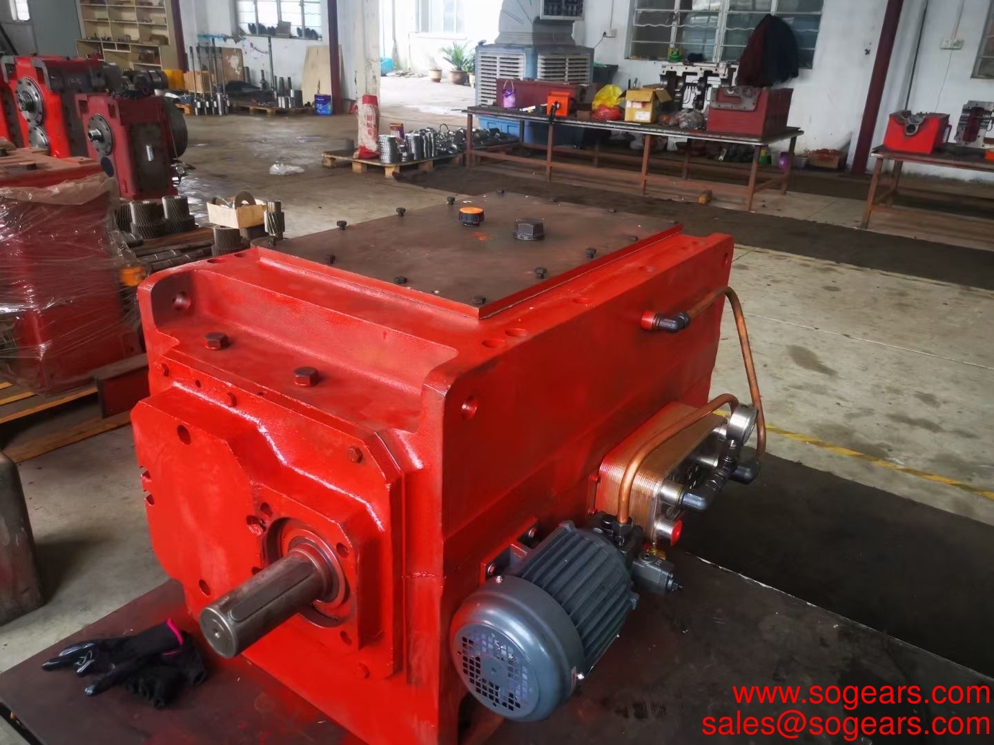 TRC series helical gearbox speed reducer electric motor helical gearbox reduction gear motor