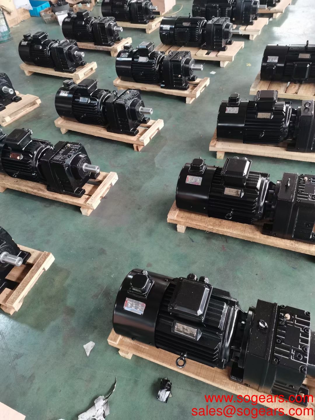 Precision Low Backlash Round Flange Helical Gear Servo Motor Planetary Speed Reduction Gearbox