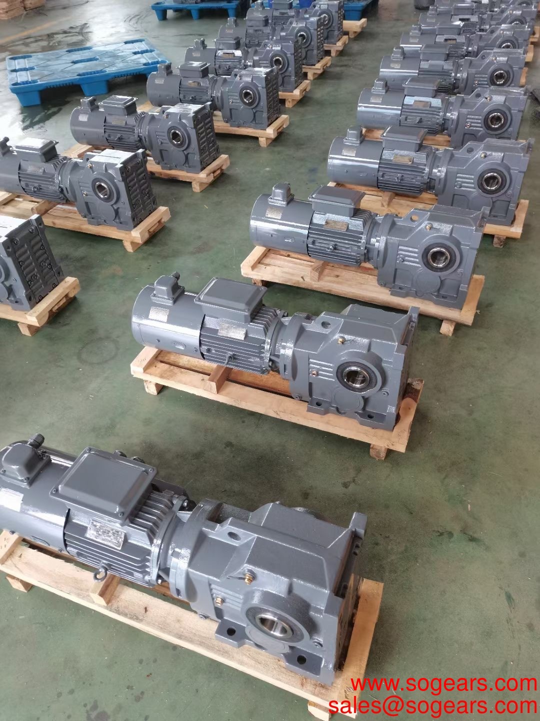 R series solid shaft helical worm gearbox tractor pto multiplier gearbox 25kw gearbox marine