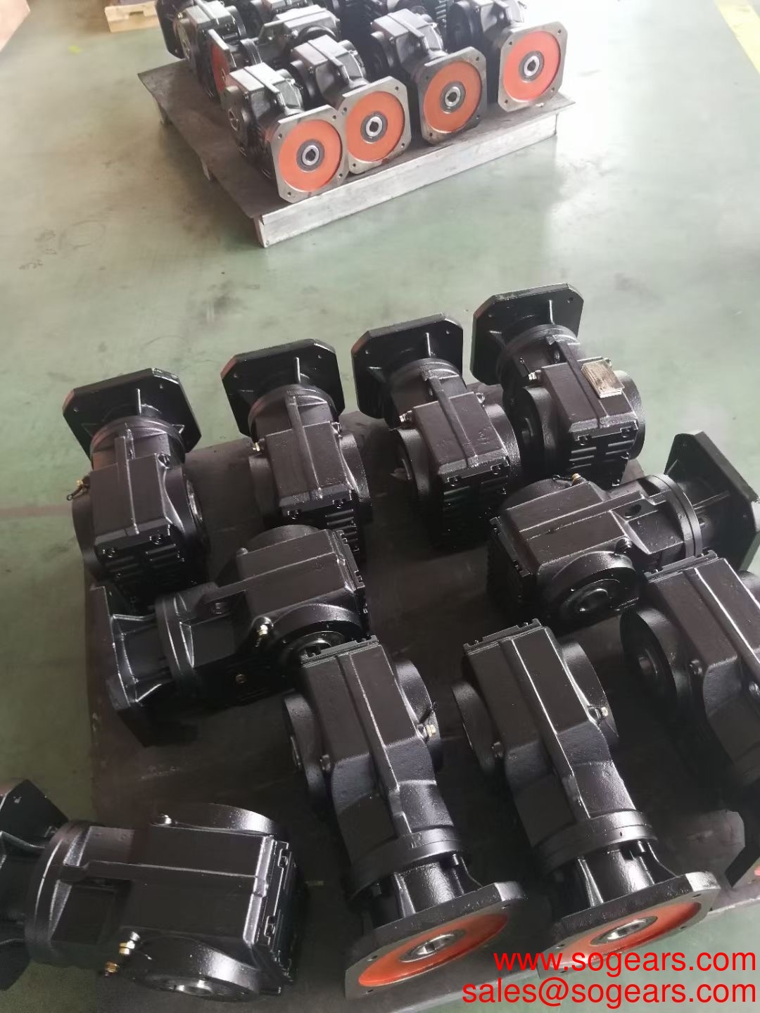 High Quality Foot or Flange Mounting Industrial Multistage Bevel Helical Gearbox for Bucket Elevators