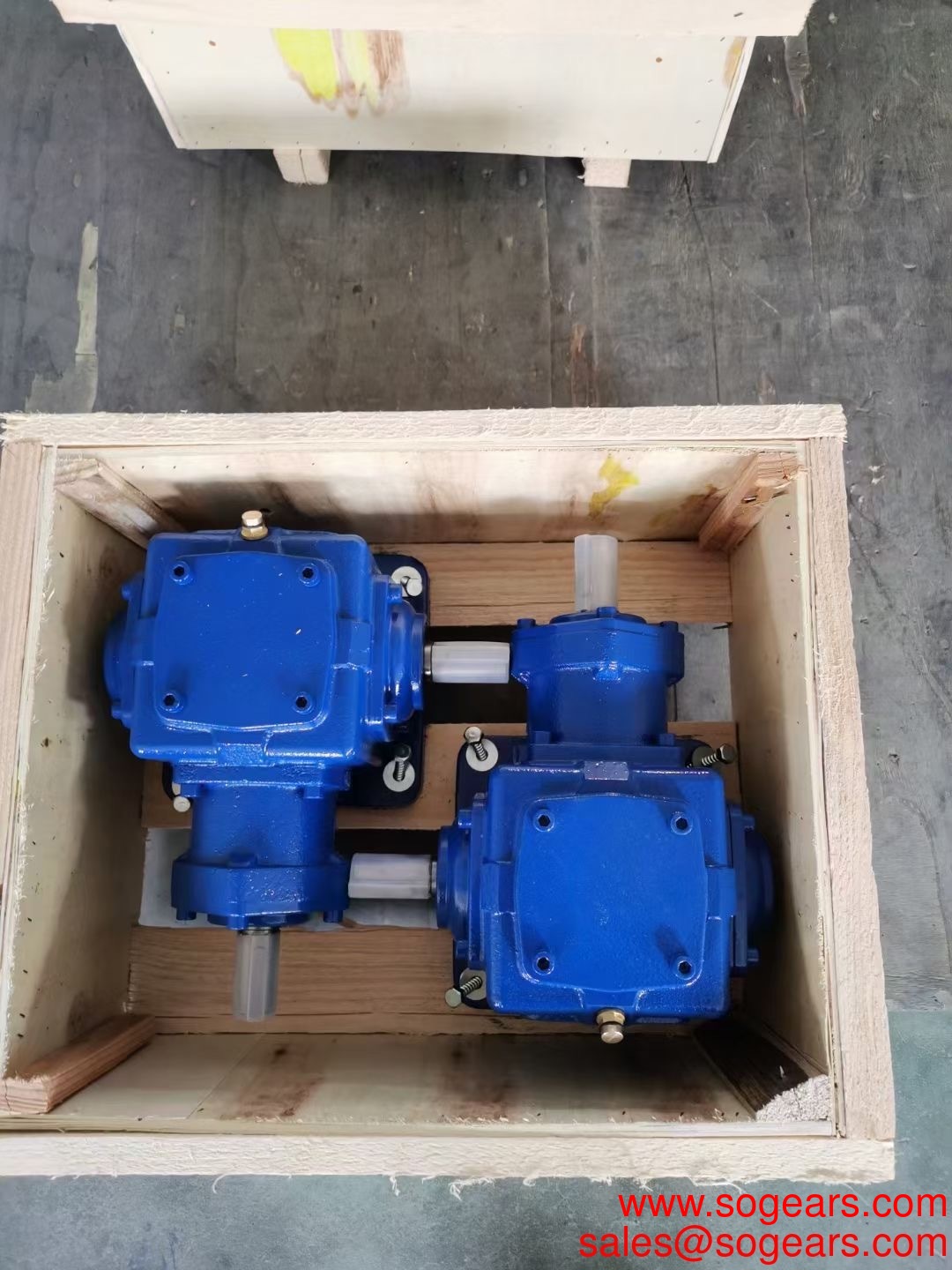 R series solid shaft helical worm gearbox tractor pto multiplier gearbox 25kw gearbox marine