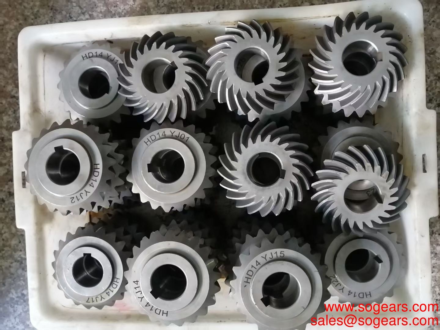 High Quality Foot or Flange Mounting Industrial Multistage Bevel Helical Gearbox for Bucket Elevators