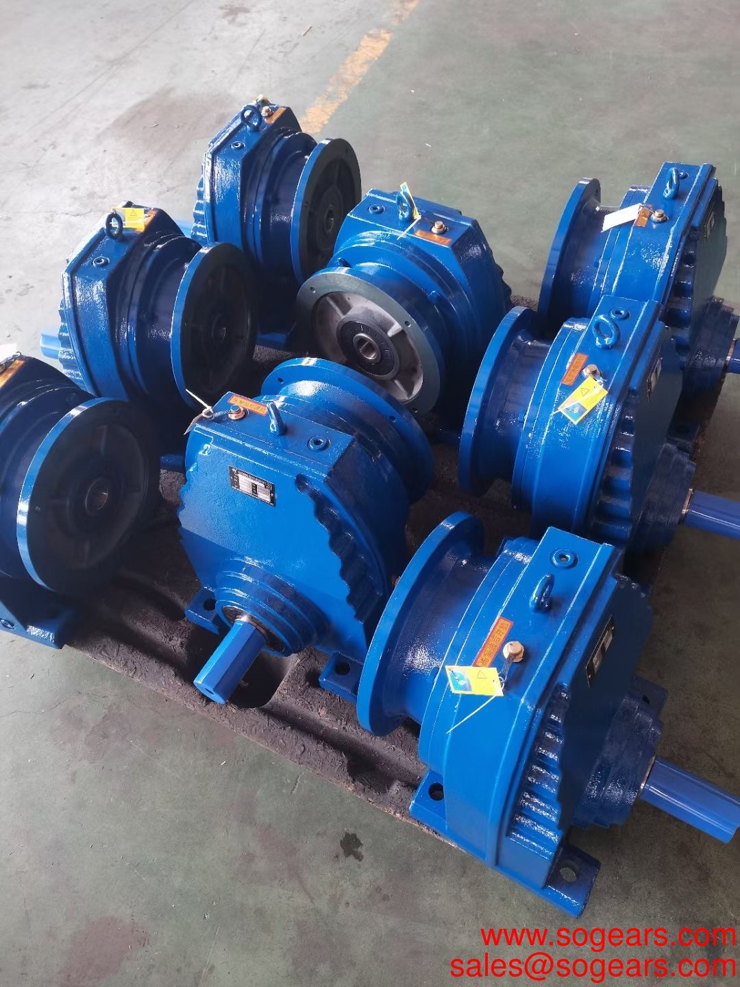 High torque helical in-line shaft 3hp R777 series helic gear motor with multi ratio options