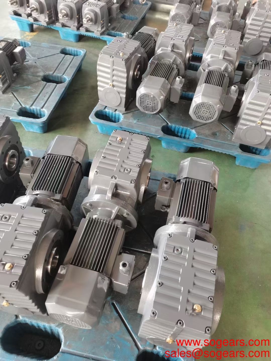 High effciency KM063 Series Helical Hypoid Hollow Shaft Gearbox 3000rpm input speed reducer