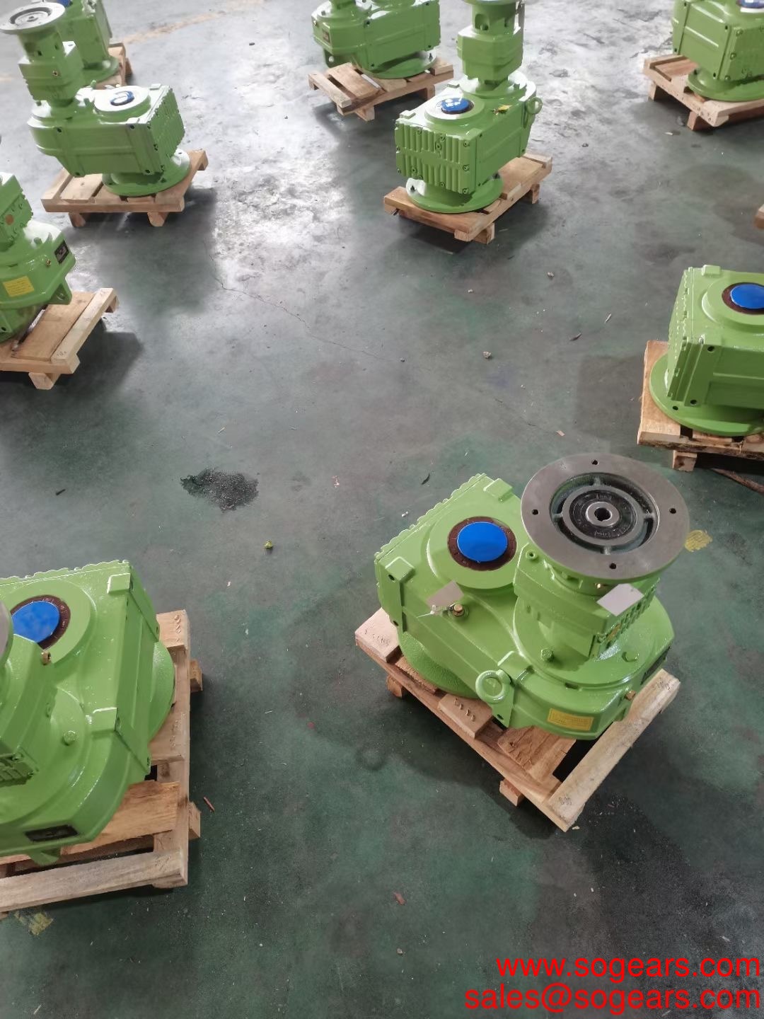 High effciency KM063 Series Helical Hypoid Hollow Shaft Gearbox 3000rpm input speed reducer