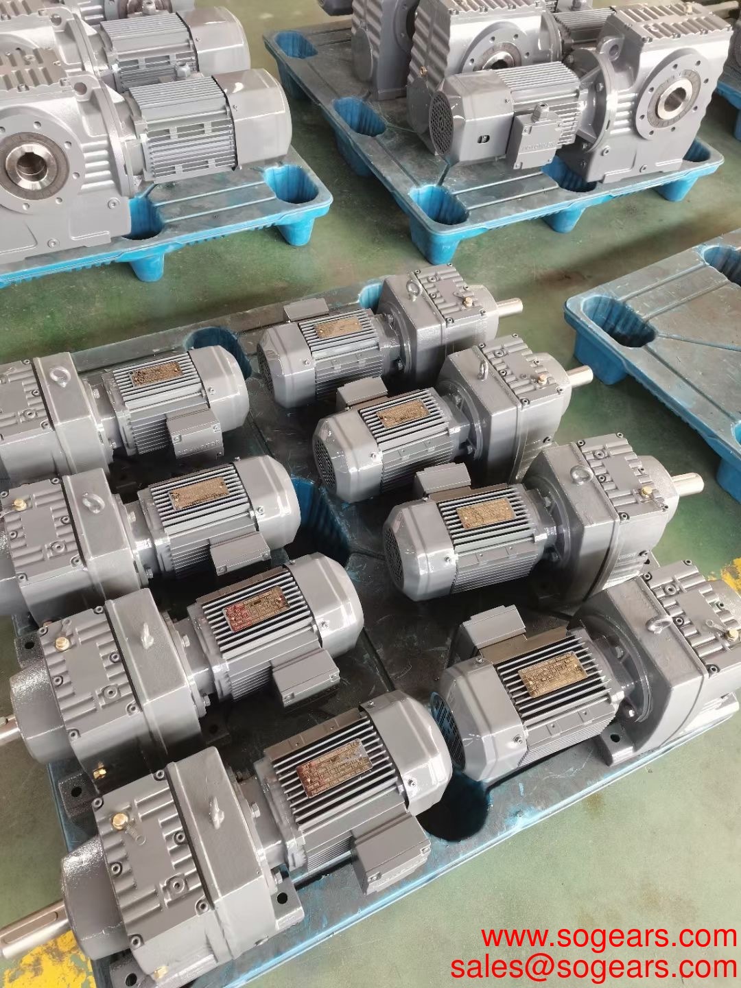 R187 Helical Gear Reduce Shaft Mounted Gearbox Gear Reducer with Electric Motor Parallel Reducer