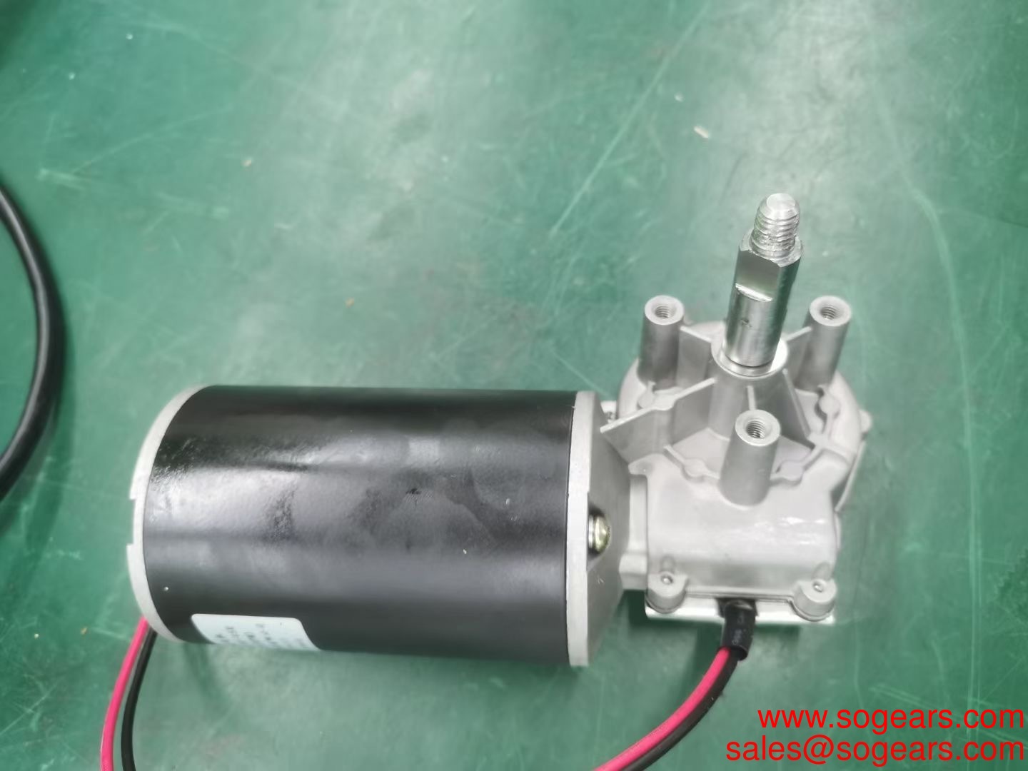 15.5kw F series Helical Speed Reducer Gearbox F Series AC helical Reducer Geared Motor Transfer Case Gearbox 