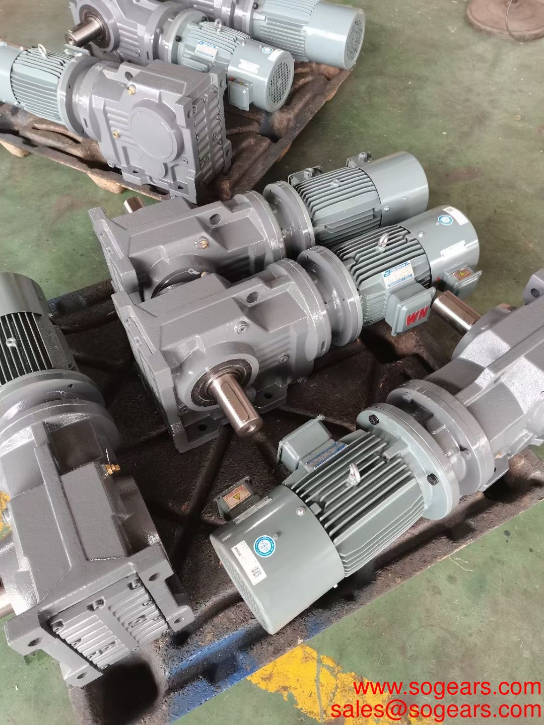 SE12-78-H-55R Speed reduction gearbox cylindrical helical gear box mining gearboxes speed reducer for feeder conveyor