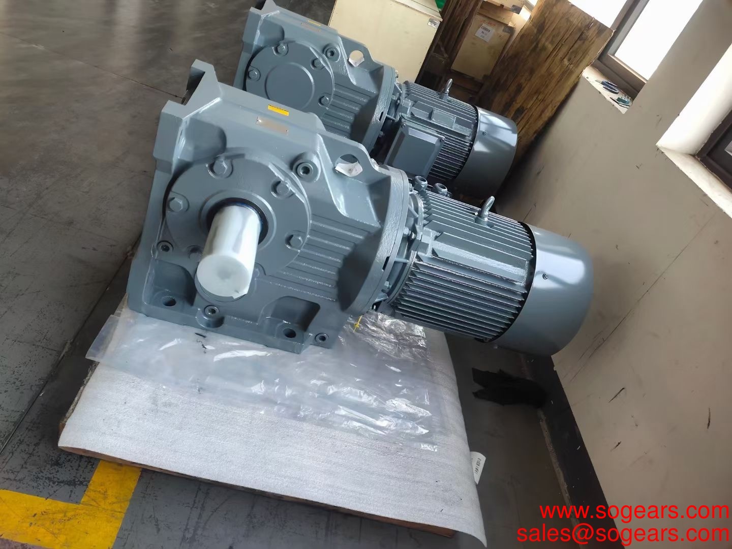 15.5kw F series Helical Speed Reducer Gearbox F Series AC helical Reducer Geared Motor Transfer Case Gearbox 